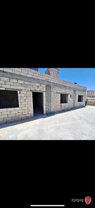 متوفر شقق عدد 7 بمساحات مختلفة وسطح مع اعتلائين طابق ثاني وثالث من أصل 9 شقق في العمارة للبيع في عمان - ناعور