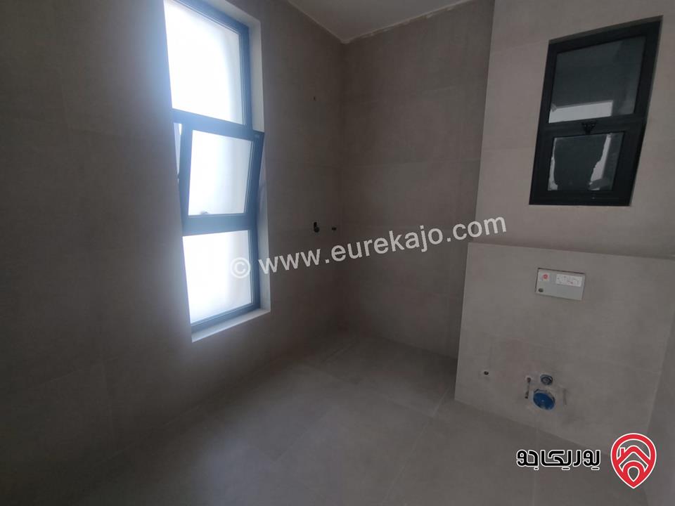 فلل متلاصقة مساحة الارض 250م مساحة البناء 500م للبيع في عمان - عبدون 