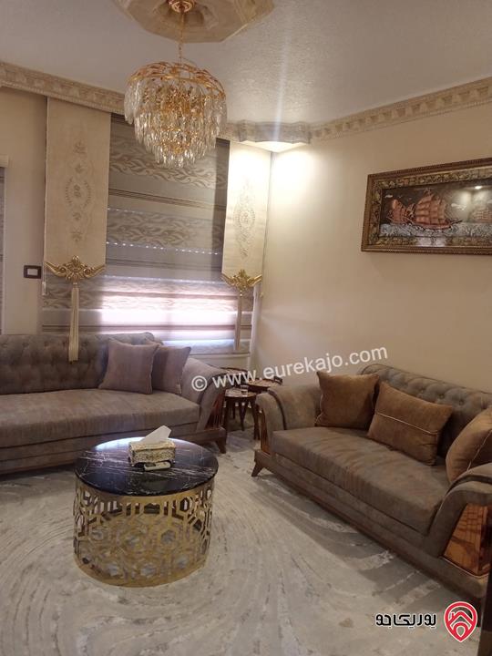 فيلا طابقين على أرض 1360م للبيع في اربد - ايدون