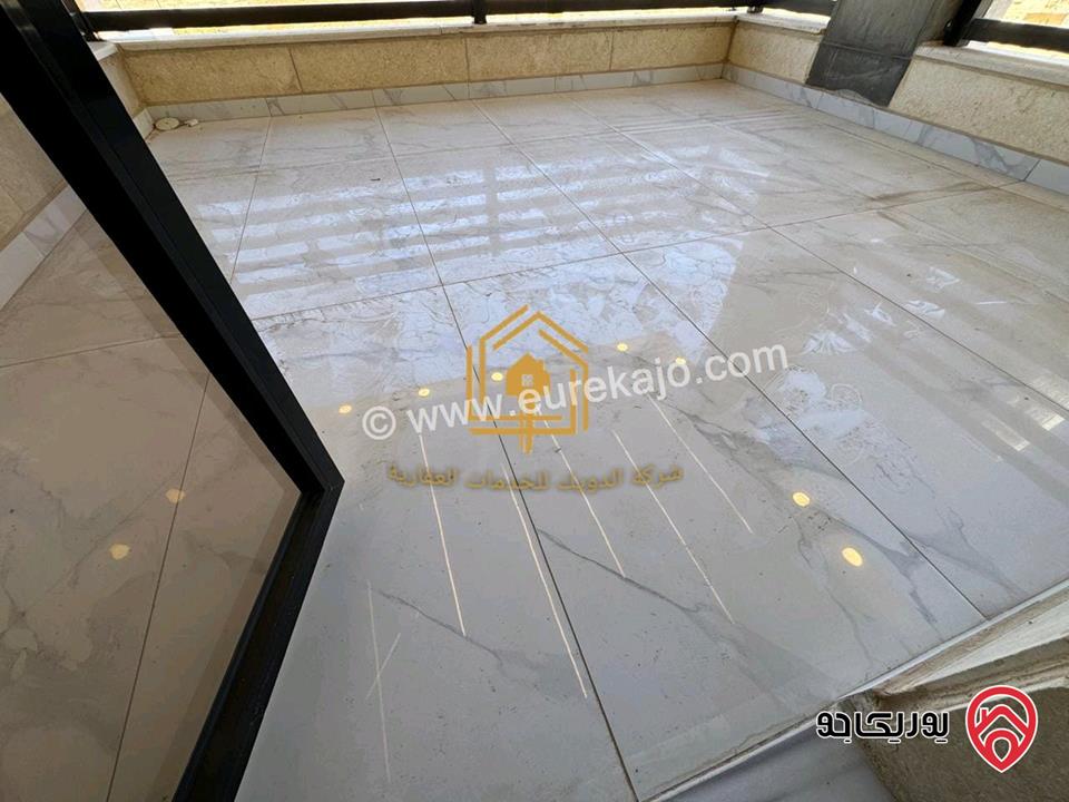 شقة دوبلكس لم تسكن طابق ثالث مع روف مساحة 215م للايجار في عمان - طريق المطار 