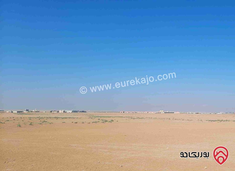 ارض مساحة 11 دونم و 600م للبيع من أراضي جنوب عمان - القنيطرة خلف مطار الملكة علياء 2كم