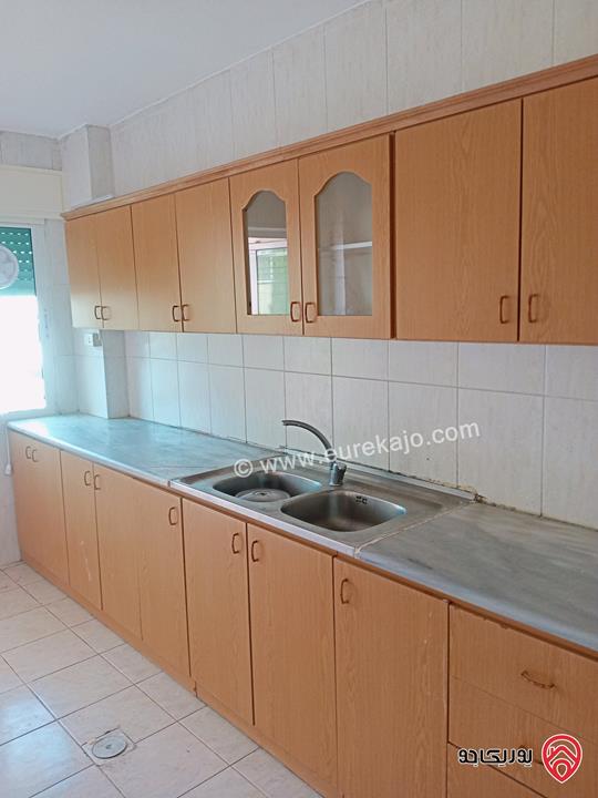 شقة طابق أول مساحة 140م للبيع في اربد غرب مسجد علياء التل