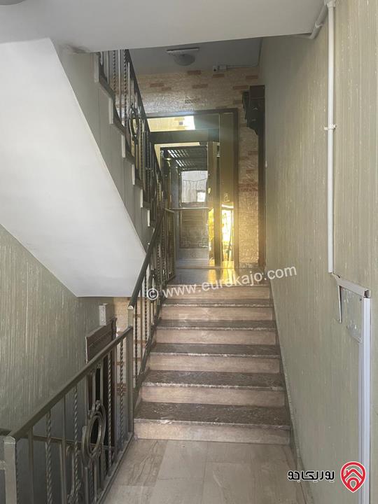 شقة مساحة 200م طابق أول للبيع في عمان - تلاع العلي