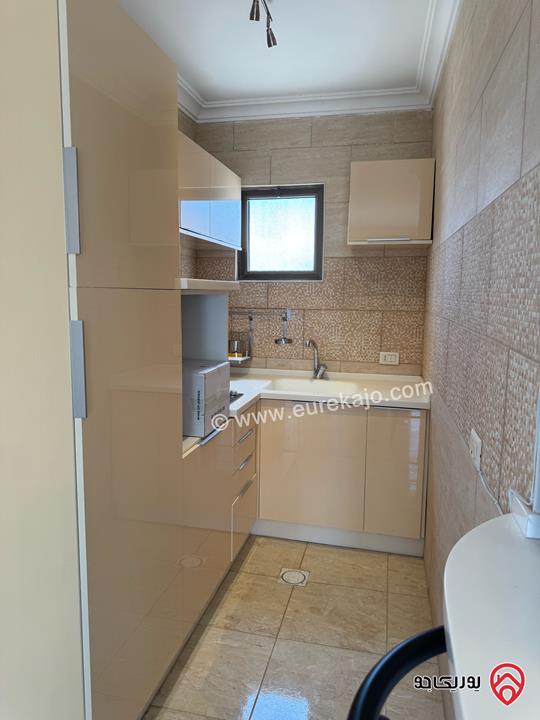 شقة طابق اخير مساحة 187م مع رووف منفصل 48م وترس 110م للبيع في عمان - مرج الحمام