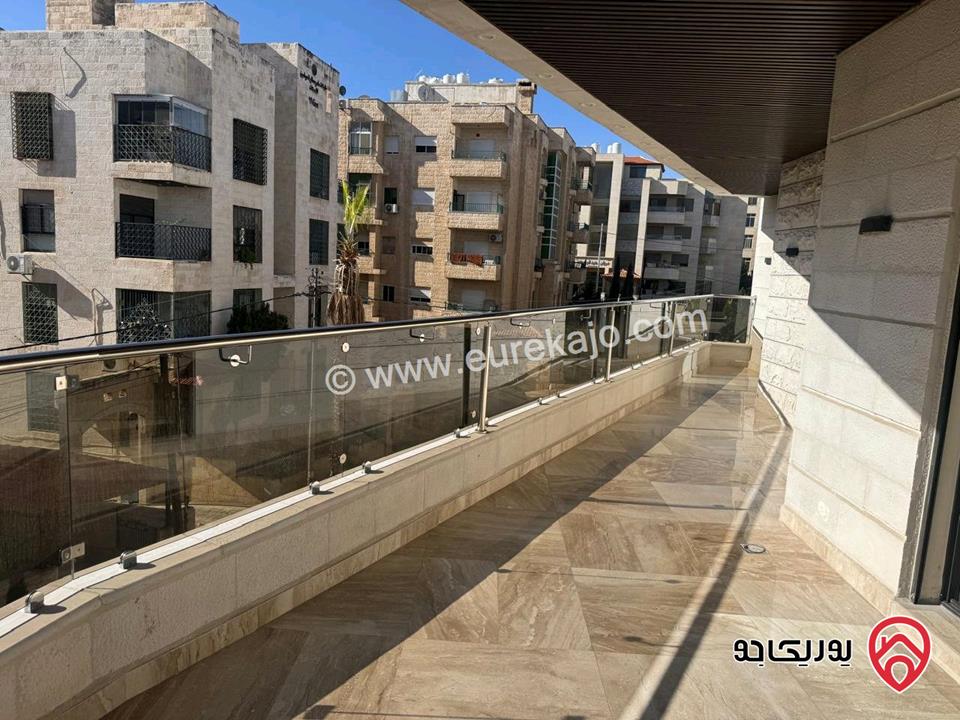 شقة طابق ثاني مساحة 215م للبيع في عمان - الرابية