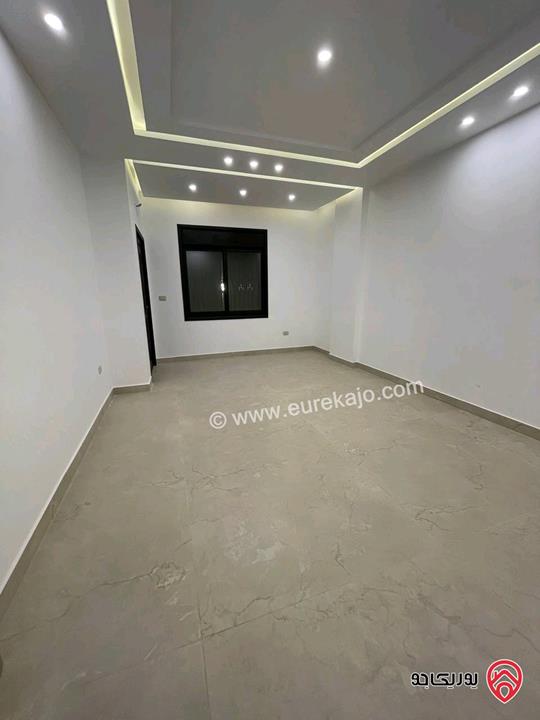 شقة فخمة طابق ارضي مع ترس المساحة 153م + 110م مساحة ترس للبيع في الزرقاء الجديدة 