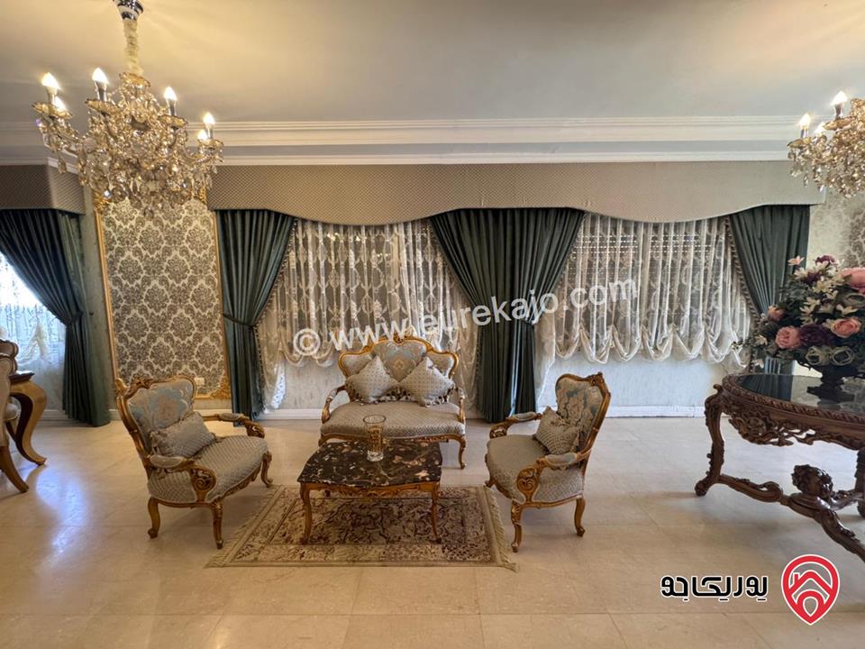 فيلا متلاصقة مفروشة للبيع في عمان - دابوق مساحة الارض 550م البناء 750م الحديقة 250م والترس 100م