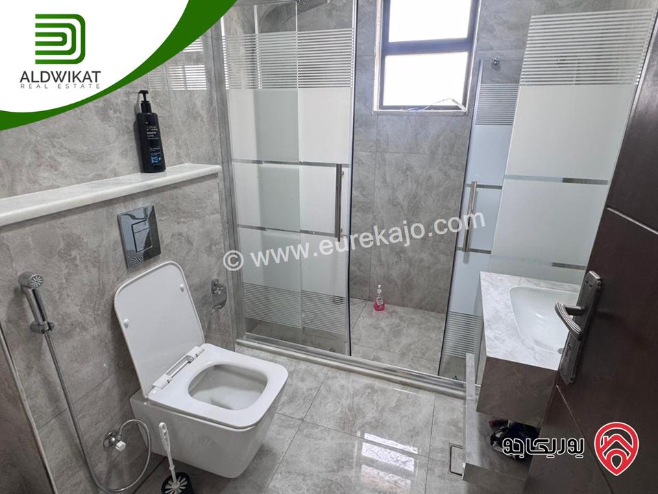 فيلا مستقلة للبيع في ناعور / شارع السلام مساحة الارض 900م ومساحة البناء 1000م ومساحة الحديقة 300م ومساحة الترس 100م