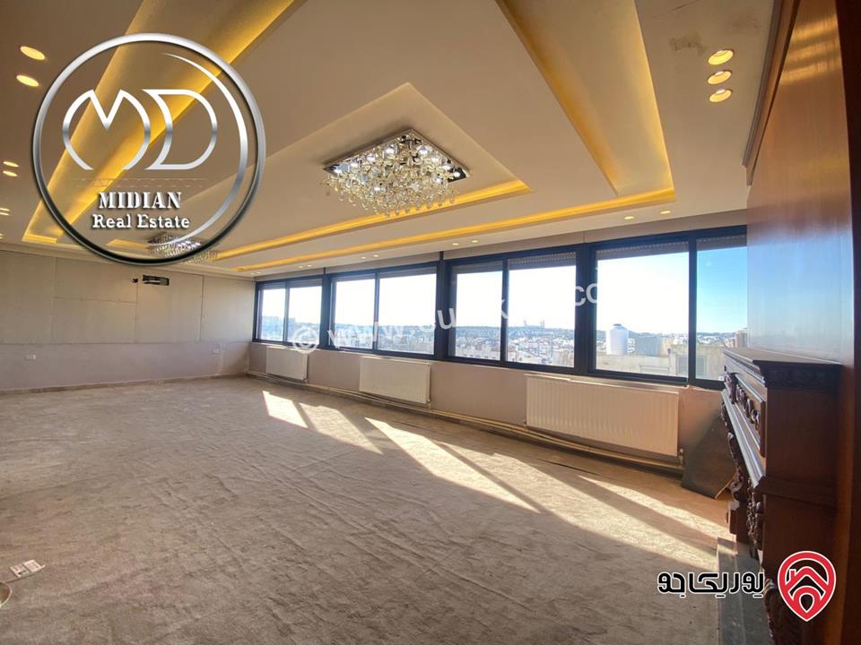 شقة للايجار طابق أخير مع روف في عمان - خلدا - العوجانية مساحة 425م مع تراسات تشطيبات ديكورات فاخرة اطلالة بانورامية خلابة