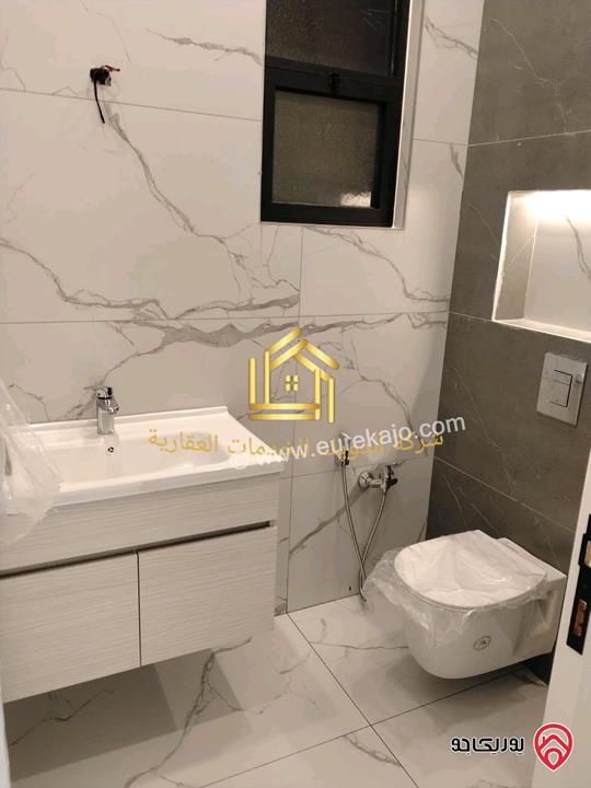 شقة جديدة طابق ثالث مساحة 205متر للإيجار في عمان - خلدا 