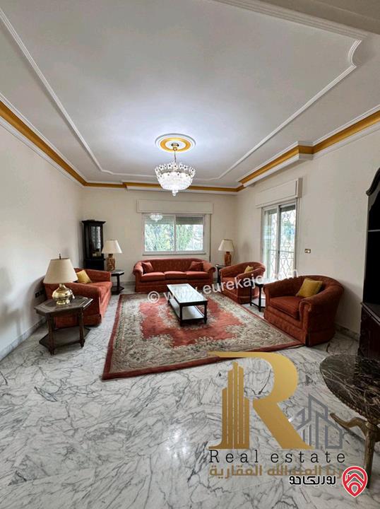 شقة طابقية مساحة 310م طابق أول للبيع في عمان - ام اذينة