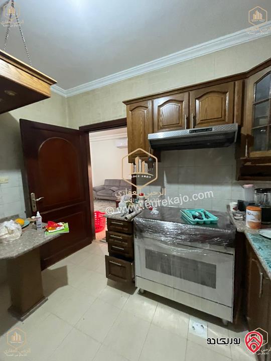 شقة فارغة مساحة 140م طابق ثالث للايجار في عمان - أم السماق