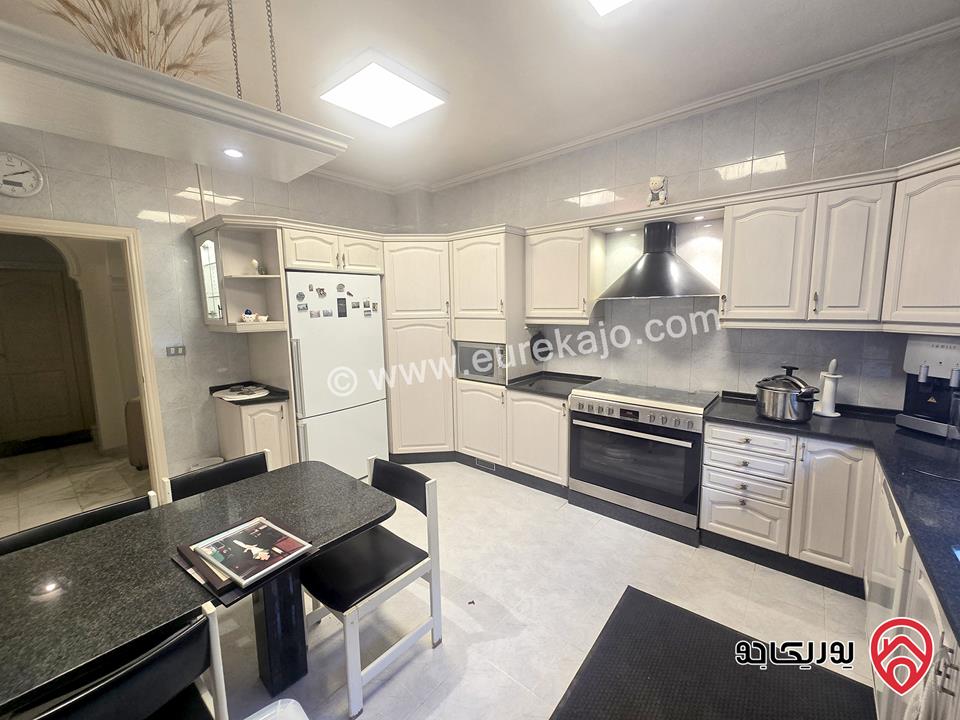 شقة مفروشة ارضية مساحة 210م مع حديقة 200م للإيجار في عمان - الرابية