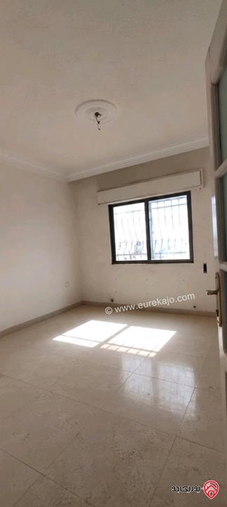 شقة طابق ثالث مساحة 273م للبيع في عمان - طبربور