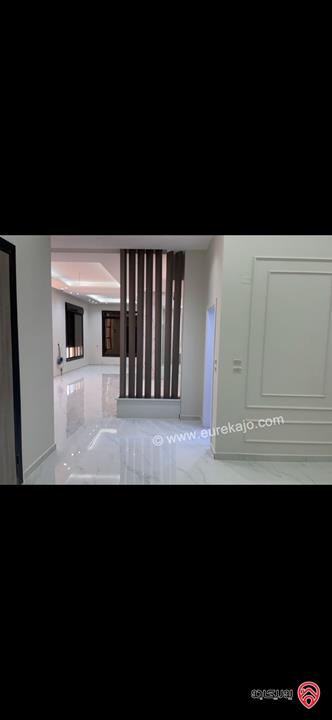 فيلا عدد 2 متلاصقتان مساحة البناء لكل فيلا 375م على أرض 300م للبيع في اربد