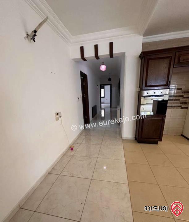 شقة طابق أرضي مساحة 216م داخلي و 110م خارجي للايجار في عمان - عبدون