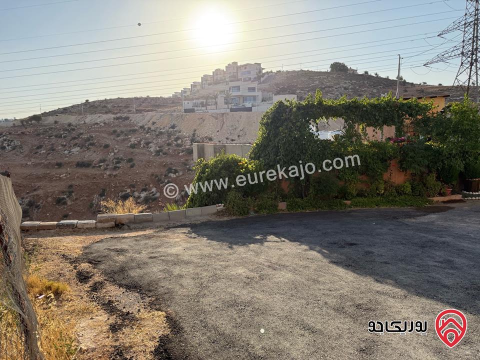 قطعة أرض مساحة 783م عليها بيت مستقل مكون من 3 طوابق للبيع في عمان - بدر الجديدة