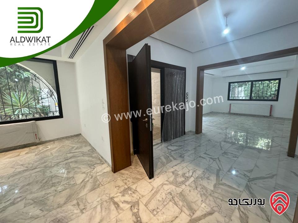 فيلا مستقلة للبيع في عمان - ام السماق مساحة الارض 1250م ومساحة البناء 670م ومساحة الحديقة 750م ومساحة الترس 200م