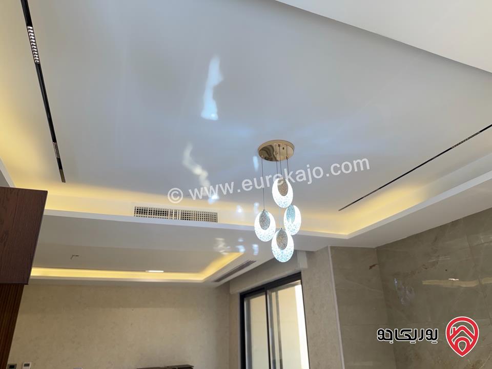 شقة فاخرة طابق أول مساحة 200م للبيع في عمان - دير غبار 