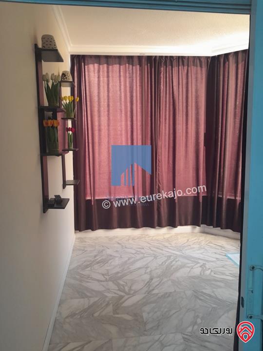 شقة أرضية مفروشة فاخرة للبيع في عمان - السابع قرب السفارة الرومانية 185م مع ترس امامي 25م تشطيب سوبر ديلوكس