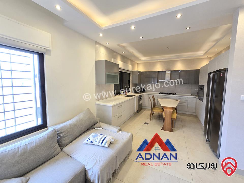 شقه طابق ثالث مساحة 190م مع رووف منفصل 50م للايجار السنوي في عمان - ام السماق