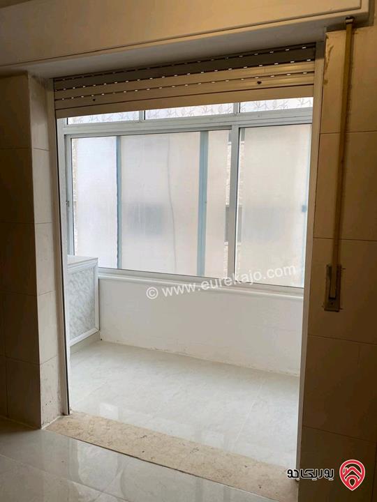 شقة طابقية ارضي معلق مساحة 350م مجددة بالكامل للبيع في عمان - عرجان