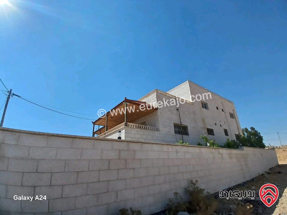 منزل مساحة 530م على ارض 500م للبيع في المفرق
