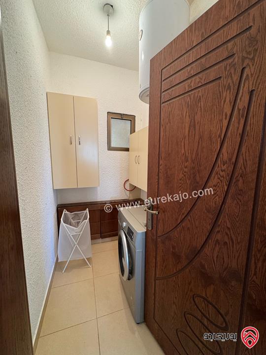 شقة طابق اخير مساحة 187م مع رووف منفصل 48م وترس 110م للبيع في عمان - مرج الحمام