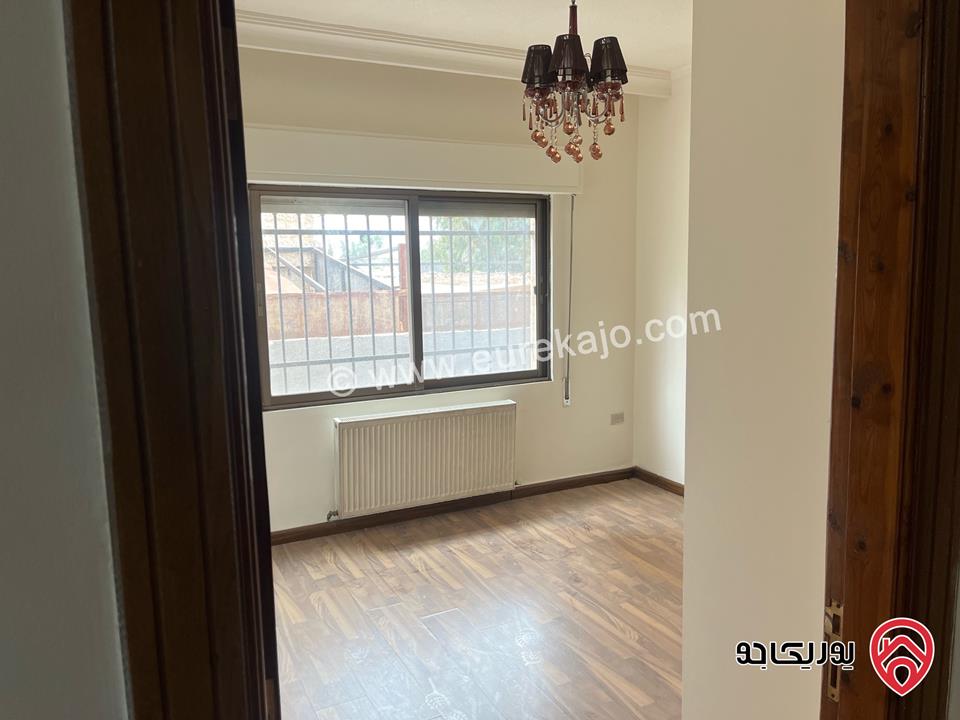 شقة مساحة 155م + 90م للبيع في عمان - عرجان بجانب كلية الرياضة 