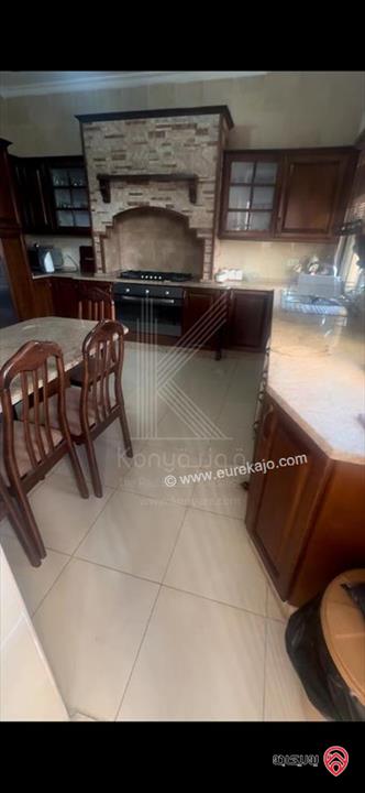 شقة مميزة مساحة 198م طابق ثالث للبيع في عمان - الجبيهة