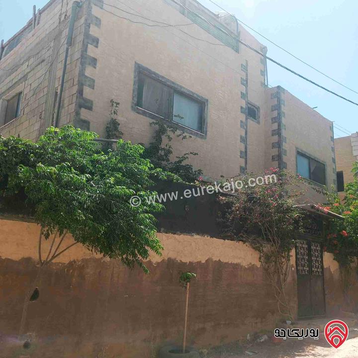 بيت طابقين مساحة 185م على ارض 256م للبيع في عمان - أبو نصير خلف مصنع الداش