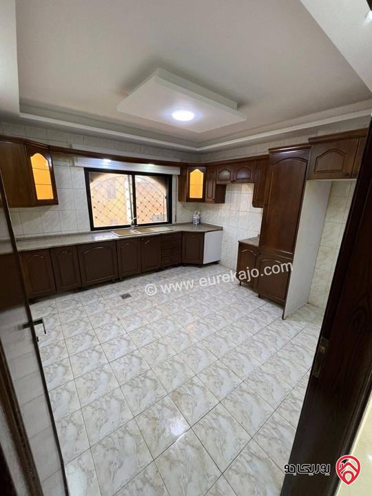 شقة مميزة مساحة 130م طابق ثالث للبيع في عمان - ضاحية الرشيد مجددة بالكامل