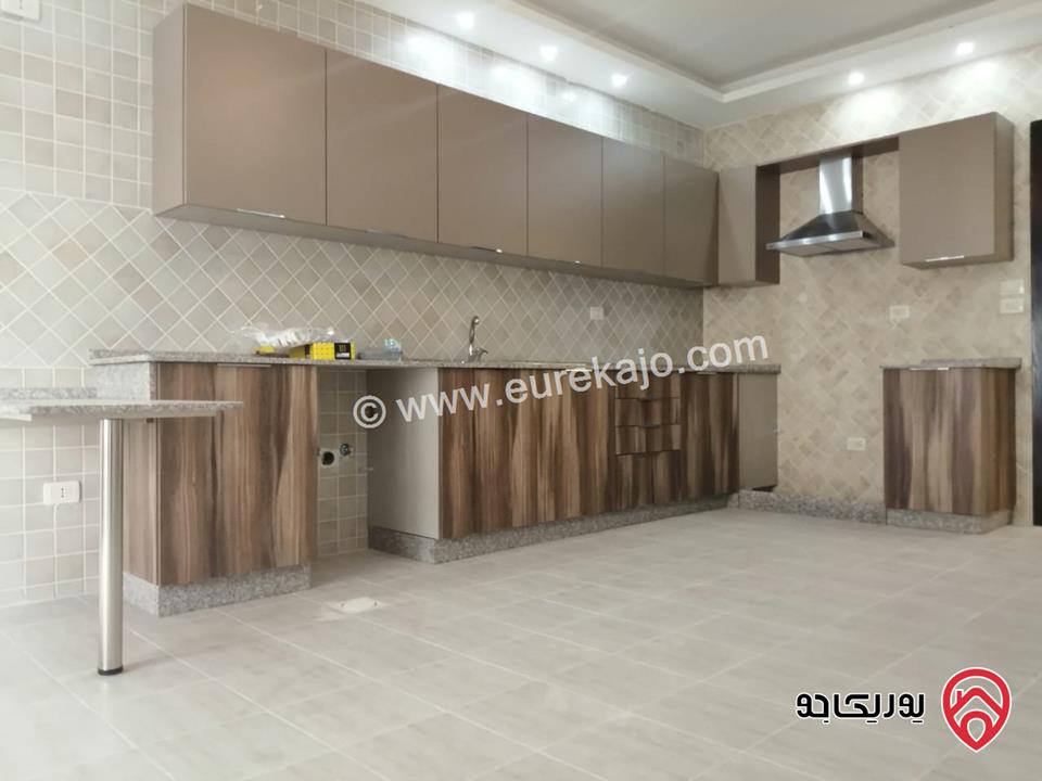 شقة تسوية طابقية مساحة 270م داخلي و 50م خارجي للإيجار في عمان - دير غبار