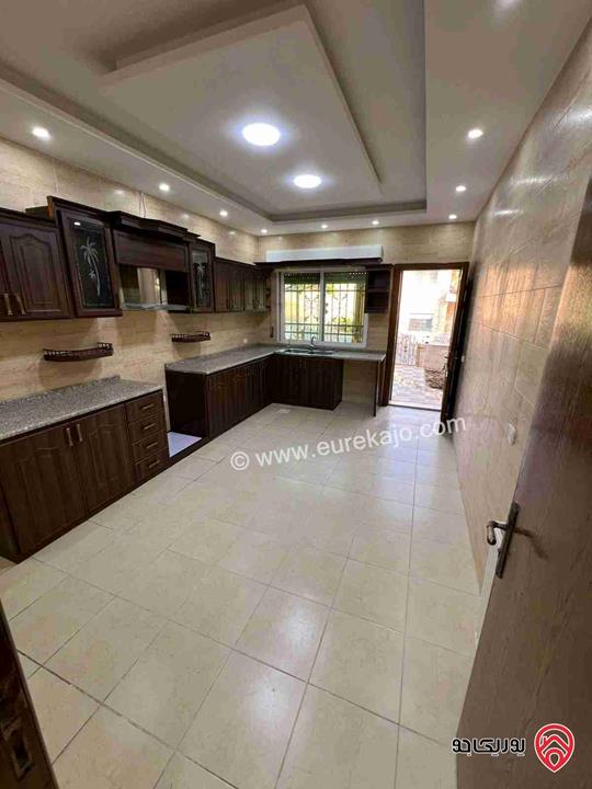 شقة طابق أرضي مساحة 160م داخلي و 60م خارجي للبيع في عمان - تلاع العلي 