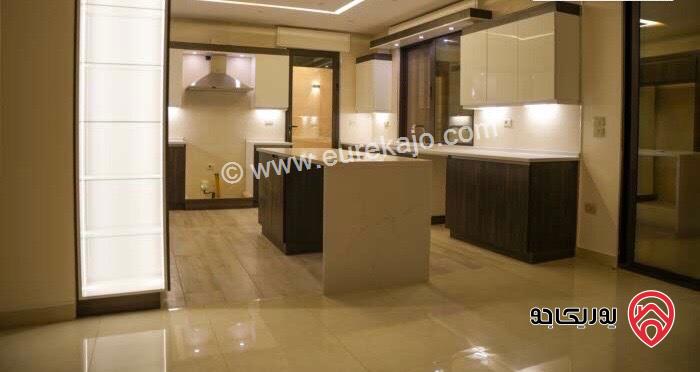 شقة شبه ارضي فاخرة مساحة 210م داخلي و 150م خارجي للايجار في عمان - طريق المطار 