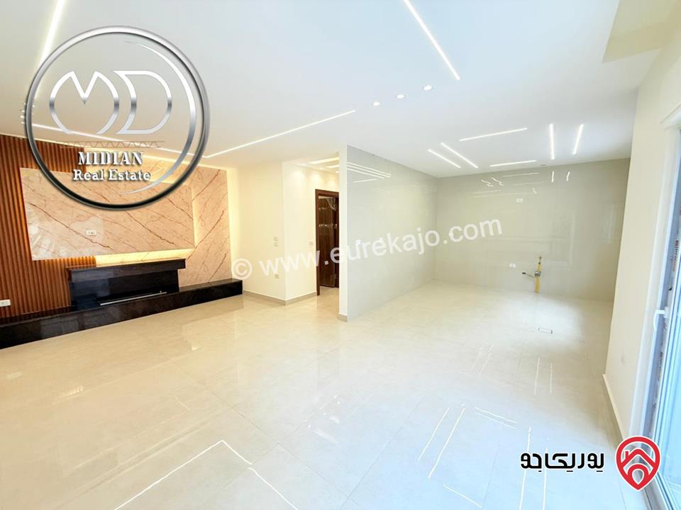 شقة ارضية للبيع في عمان - خلدا مساحة 180م مع ترس وحديقة 200م تشطيبات ديكورات عصرية فاخرة جديدة لم تسكن