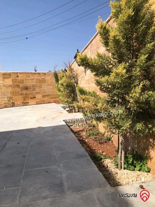 منزل مستقل مساحة 245م على أرض 400م للبيع في مأدبا المأمونية الغربية