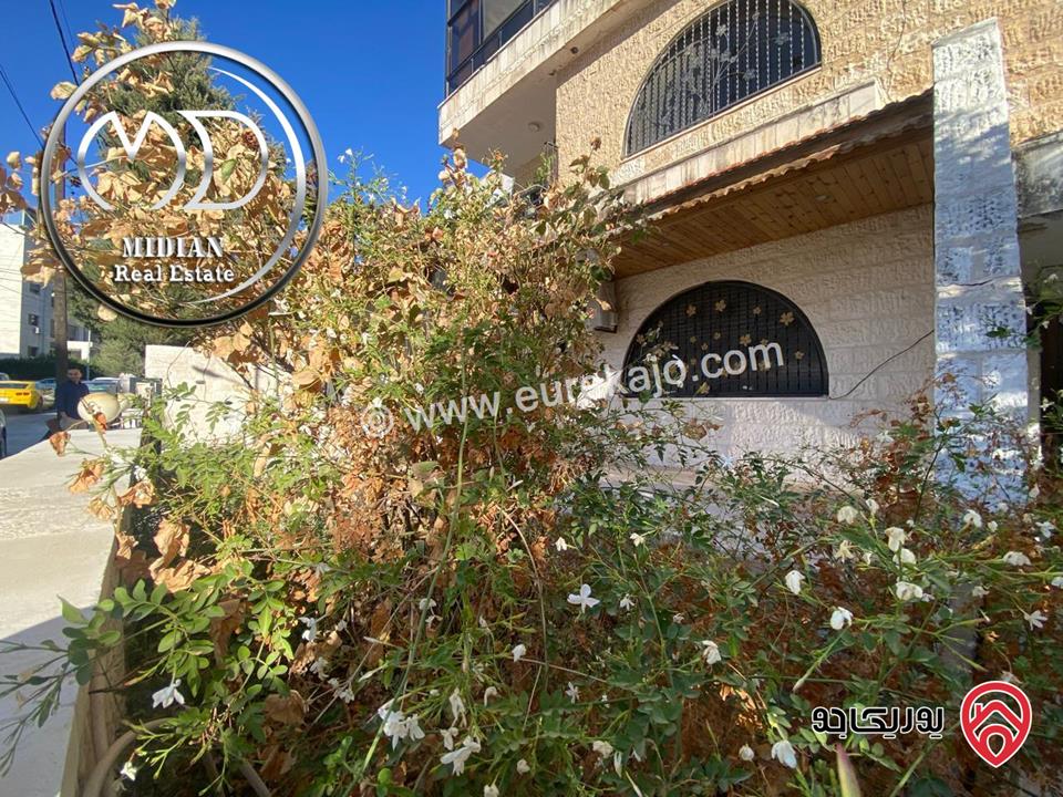 شقة ارضية مفروشة للبيع في عمان - ام اذينة مساحة 200م مع ترس و حديقة 150م تشطيبات سوبر ديلوكس بسعر مميز