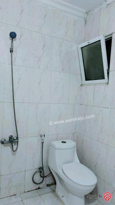 شقة مساحة 60م للبيع في اربد مقابل مدارس دار العلوم علي الشارع الرئيسي