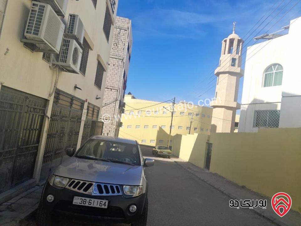 عمارة تجارية على أرض 134م للبيع في العقبة خلف سوق السمك