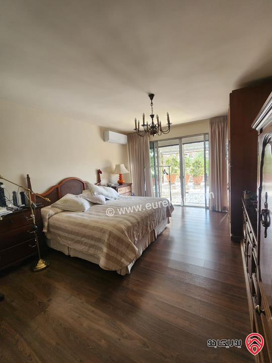 فيلا راقية مساحة 520م على أرض 830م للبيع في عمان - أم أذينة