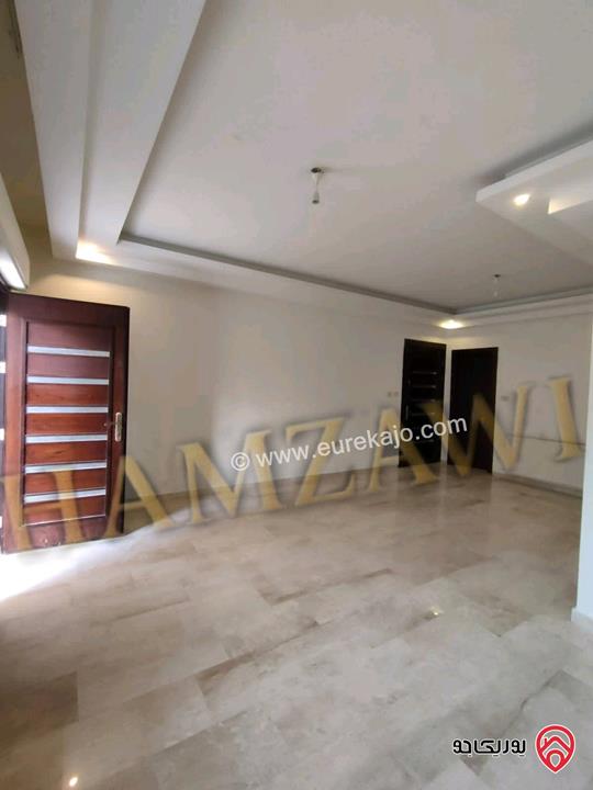 شقة فاخرة شبه أرضية مساحة 160م داخلي و 50م خارجي للايجار في عمان - طريق المطار 