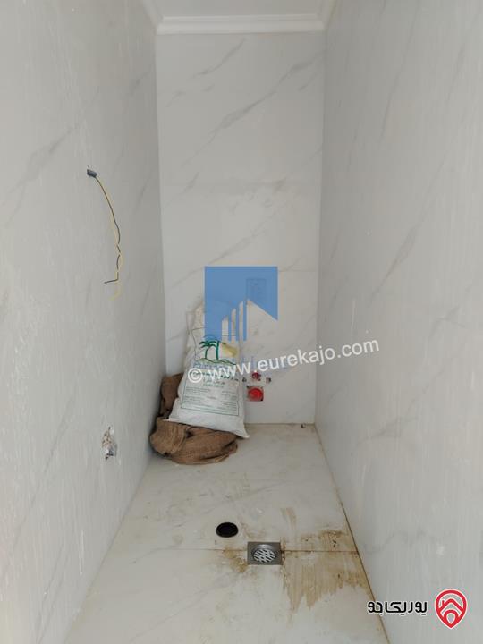 شقة فاخرة للبيع في عمان - خلدا قرب المدارس الإنجليزية طابق ثالث 280م مع روف دوبلكس 180م لم تسكن