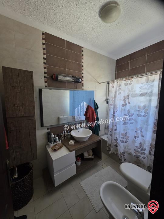 شقة طابقية طابق ثالث 250م تشطيب سوبر ديلوكس للبيع في عمان - أم السماق 