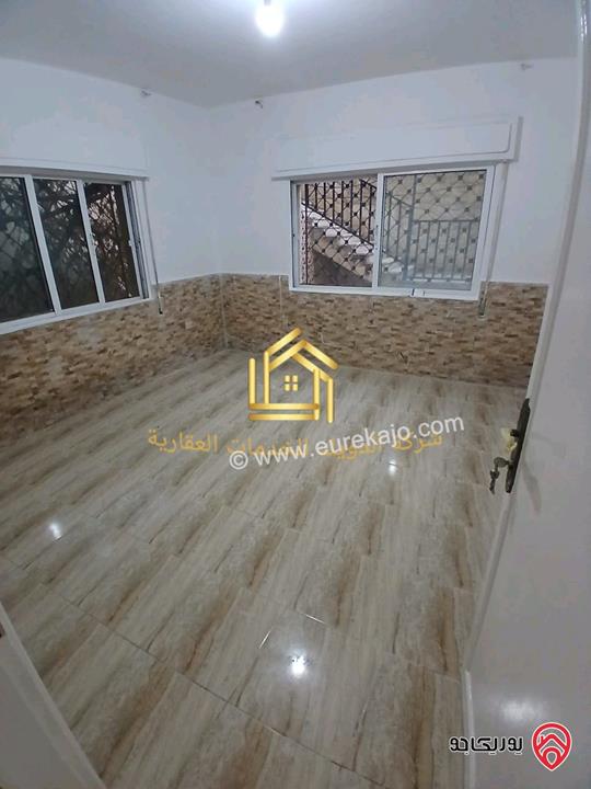 شقة فارغة طابق شبه ارضي مساحة 100م مع ترس 20م للإيجار في عمان - تلاع العلي 