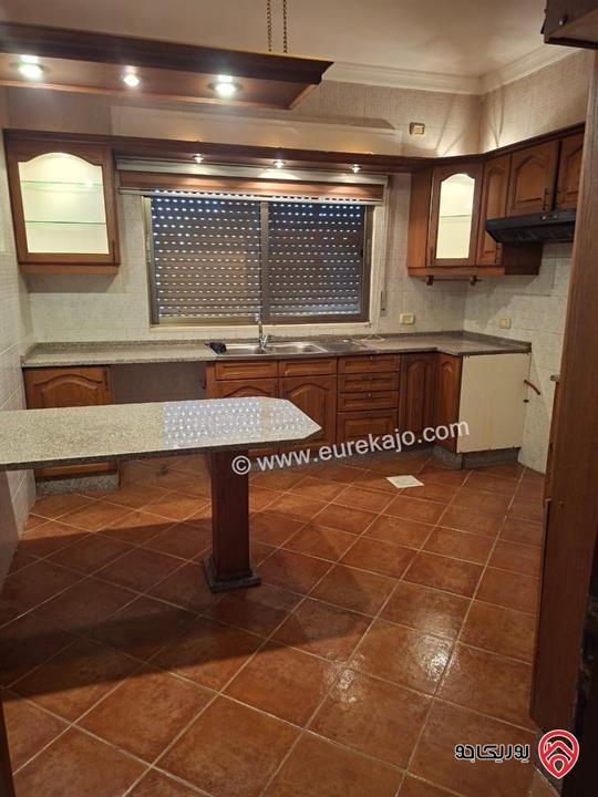 شقة طابق ثالث مساحة 140م للايجار في عمان - ام اذينة