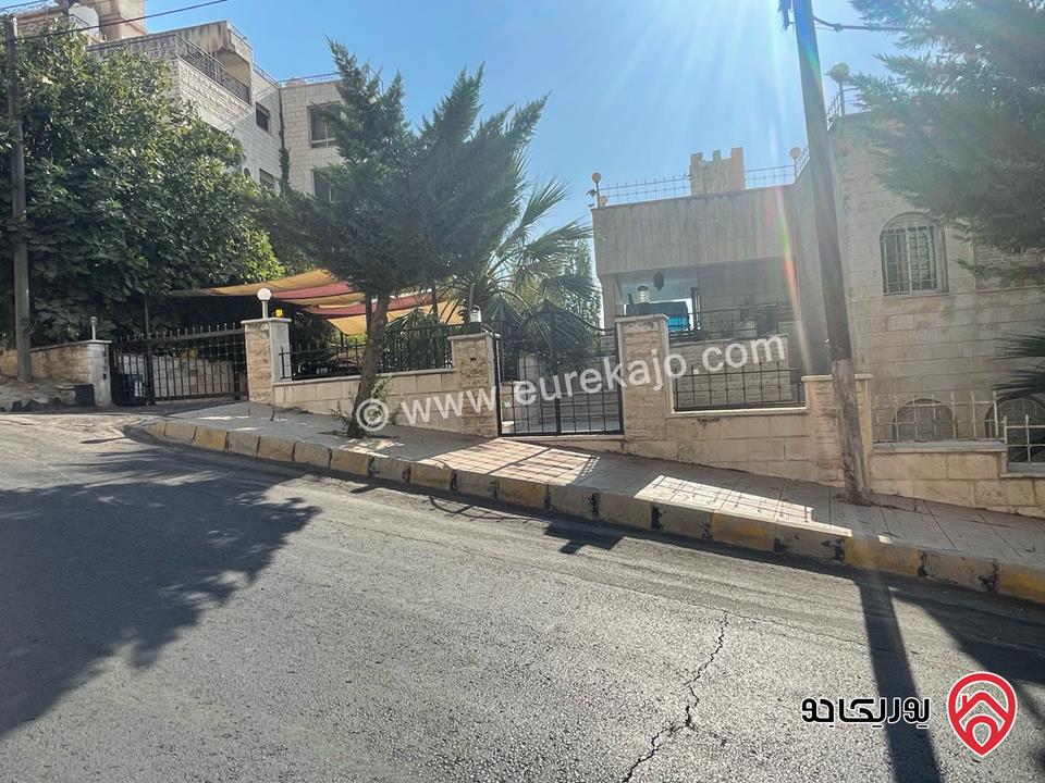 فيلا 3 طوابق على أرض 1 دونم و 19م للبيع في عمان - الجبيهة