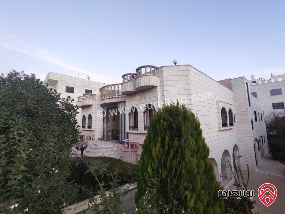 فيلا مساحة 700م على أرض 1073م للبيع في عمان - الجبيهة حي إبن عوف