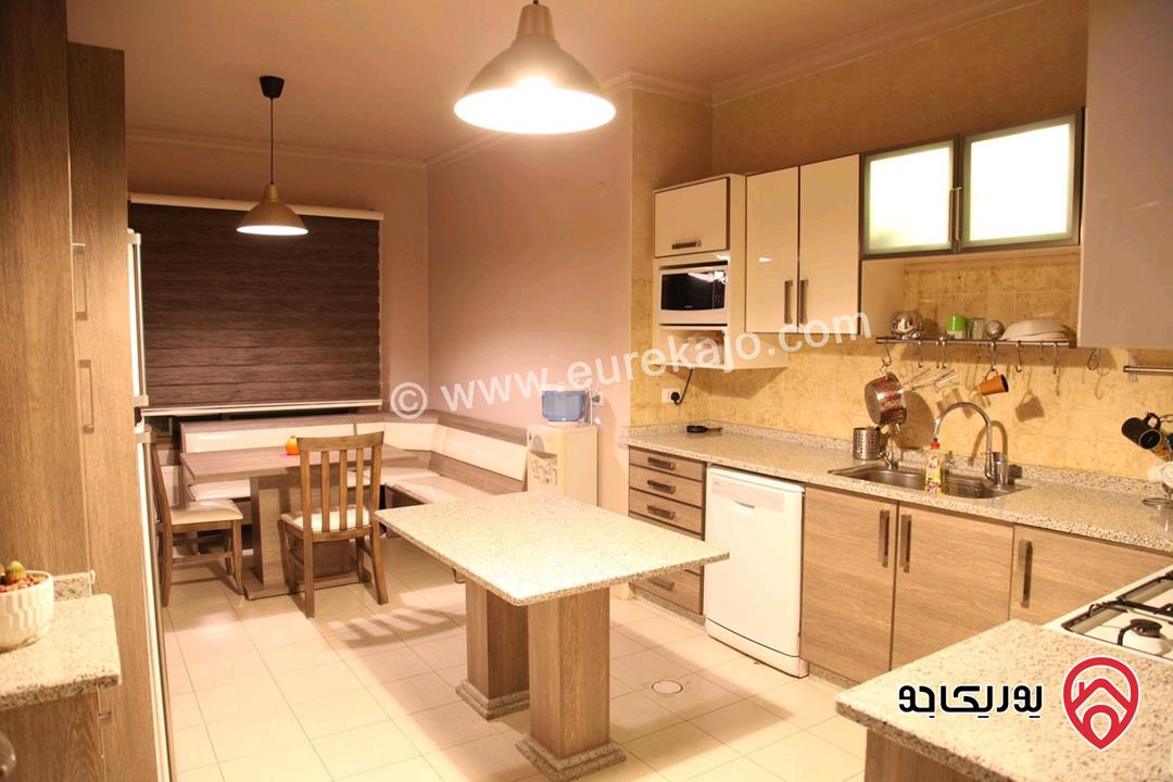 شقة طابق ثالث مساحة 190م مع روف 70م للبيع في عمان - ضاحية الرشيد 