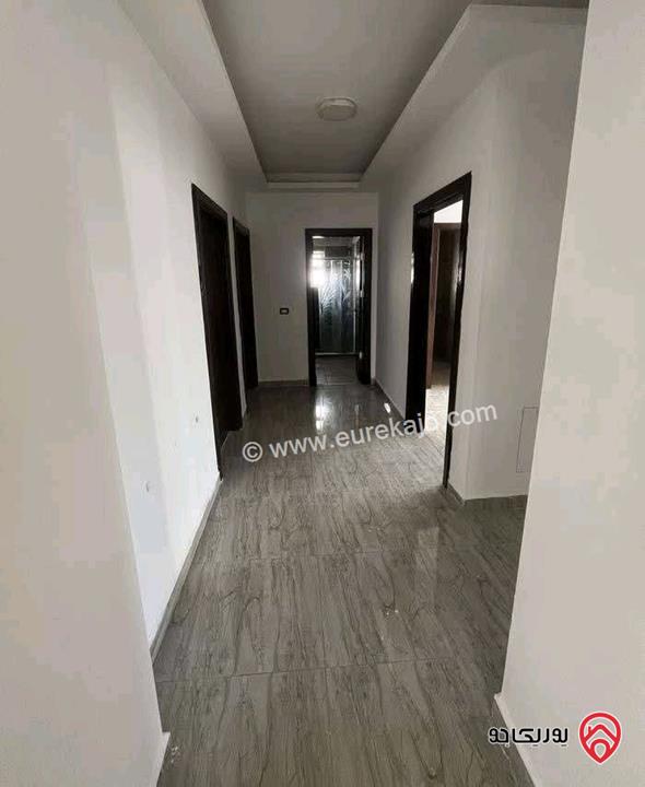 شقة مساحة 230م طابق ثالث للإيجار فارغة في عمان - خلدا